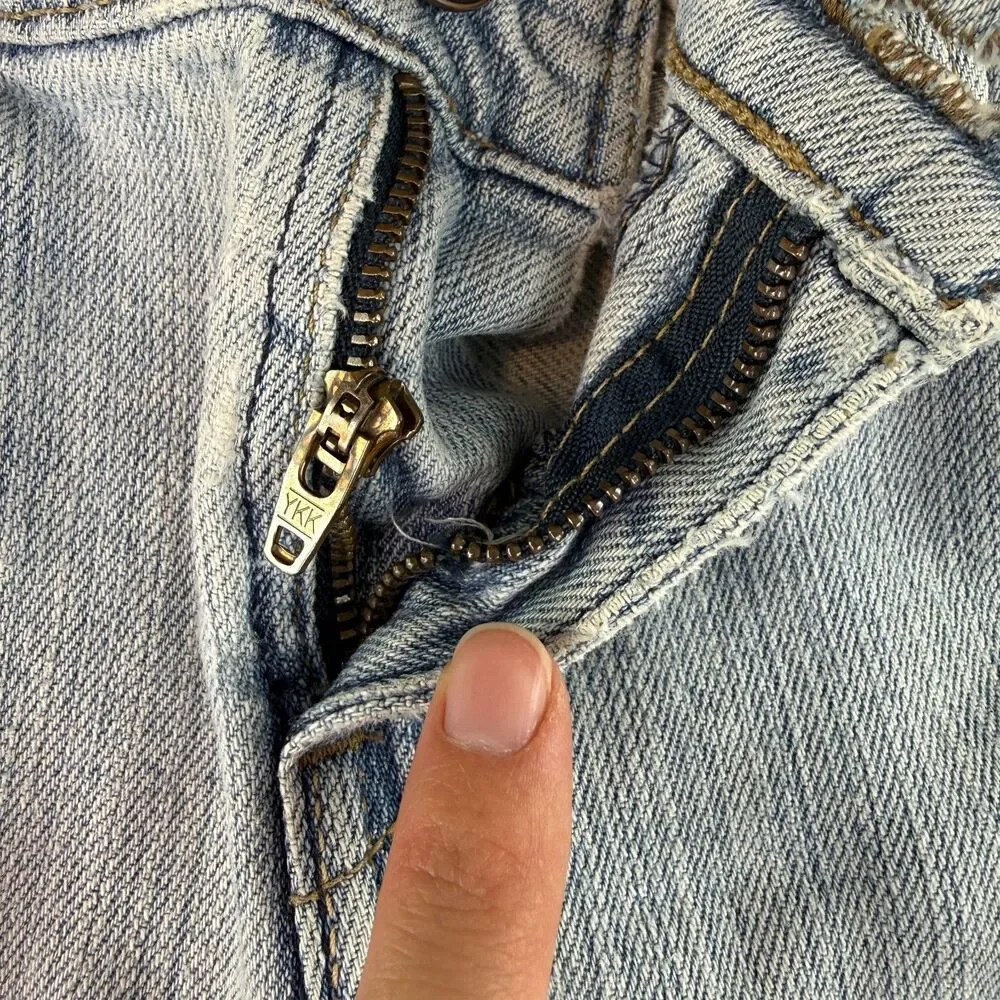 Levis please note